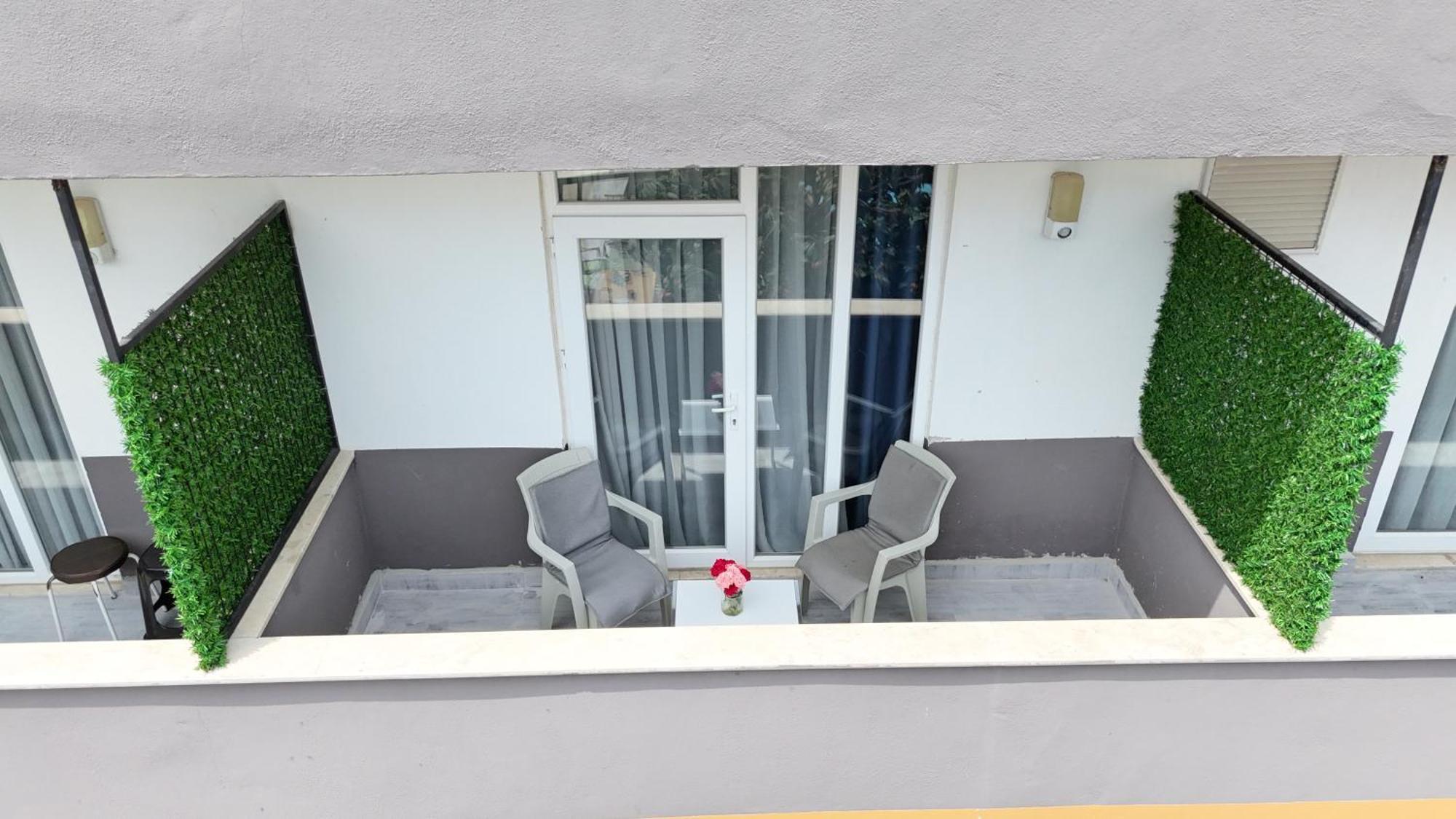 Hillside Apart Hotel מראה חיצוני תמונה